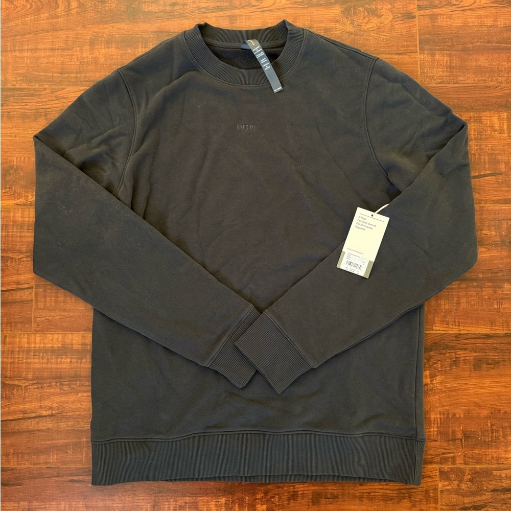 vuori cypress logo crew navy